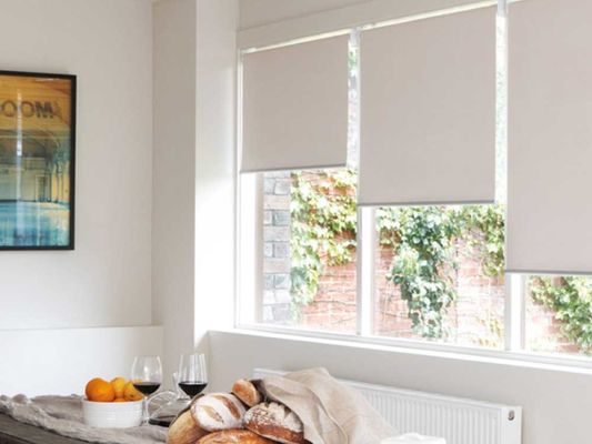 Cortinas de janela brancas do rolo do escurecimento da cor impermeáveis para a cozinha 1.8M Width