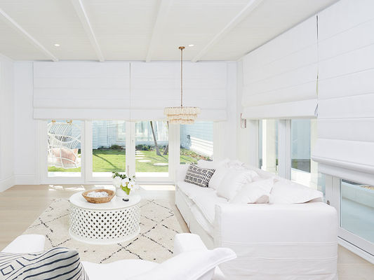 O PVC de Grey Motorized Roman Blind Curtains laminou o tipo para a sala de visitas