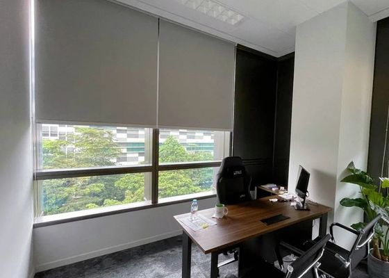 Material impermeável do poliéster das cortinas de janela do rolo do escurecimento para o escritório da sala de visitas