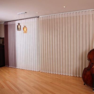 Cortinas verticais modernas elétricas da tela, cortinas de janela cor-de-rosa para a casa luxuosa