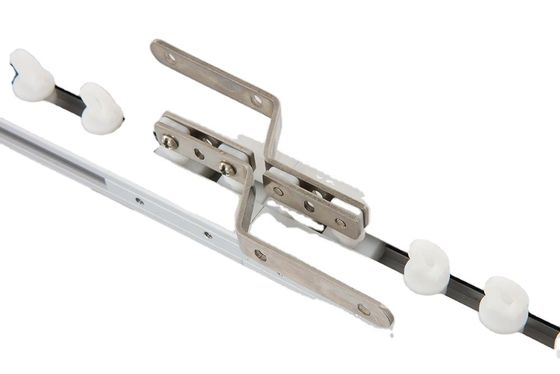 Trilhas elétricas polonesas da cortina do metal, trilhos de cortina ajustáveis para a decoração