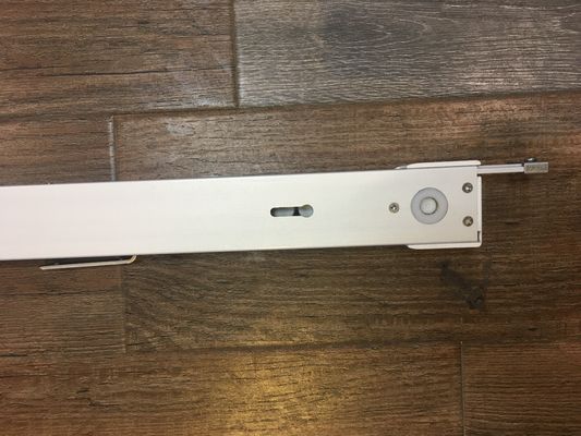 Trilhas elétricas polonesas da cortina do metal, trilhos de cortina ajustáveis para a decoração