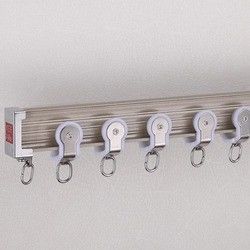 A trilha curvada da cortina, cortinas da janela da baía cerca o material de alumínio do metal