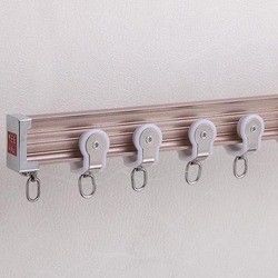 A trilha curvada da cortina, cortinas da janela da baía cerca o material de alumínio do metal