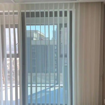As cortinas verticais flexíveis ajustáveis das cortinas iluminam transmitir para hotéis