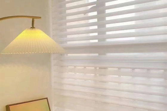 A janela Windproof do escritório de Wifi drapeja o estilo contemporâneo para o escritório do café