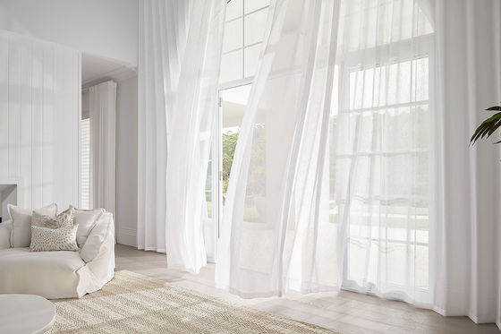 Cortinas românticas do hotel tradicional da decoração da janela