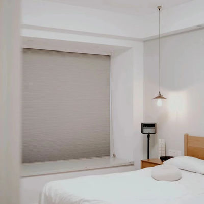 Cortinas automáticas elétricas do favo de mel, material celular do poliéster das máscaras de janela