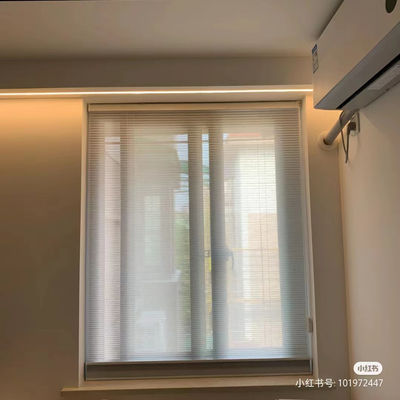 Cortinas automáticas elétricas do favo de mel, material celular do poliéster das máscaras de janela