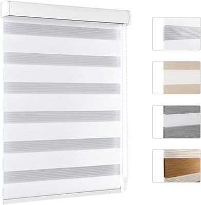 O banheiro semi cego do quarto do estudo do escritório das cortinas do rolo rola acima as cortinas interiores