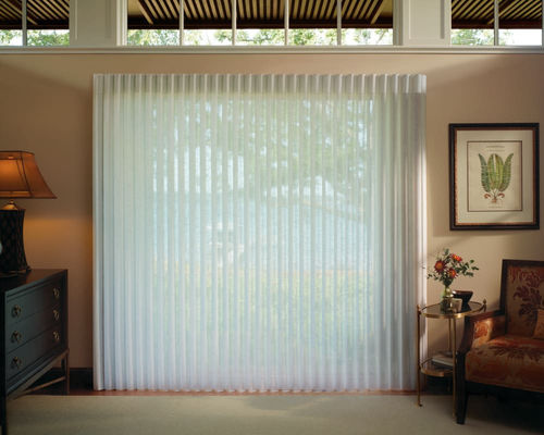 Proteção solar de proteção elétrica da sala de visitas inteligente branca das cortinas de janela que escurece o cenário transparente